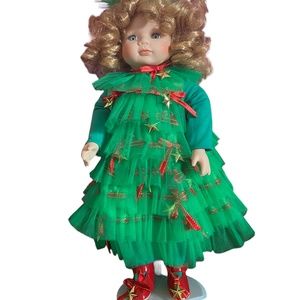 CHRISTMAS TREE PORCELAIN 16" DOLL W/ GREEN EYES REAL EYELASHES COLLECTION.